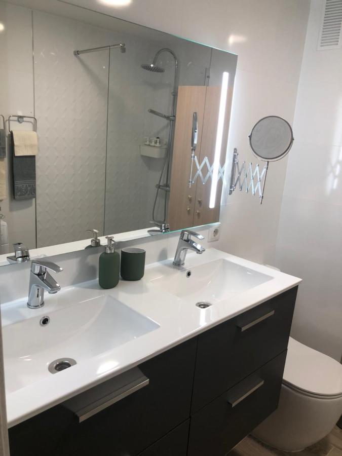 Apartamento Totalmente Reformado Con Piscina Y Jardines Al Lado De La Playa De La Carihuela Torremolinos Kültér fotó