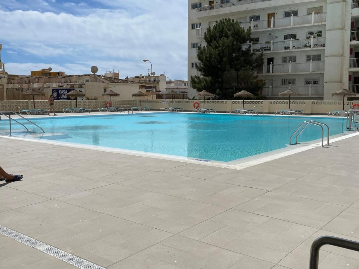 Apartamento Totalmente Reformado Con Piscina Y Jardines Al Lado De La Playa De La Carihuela Torremolinos Kültér fotó
