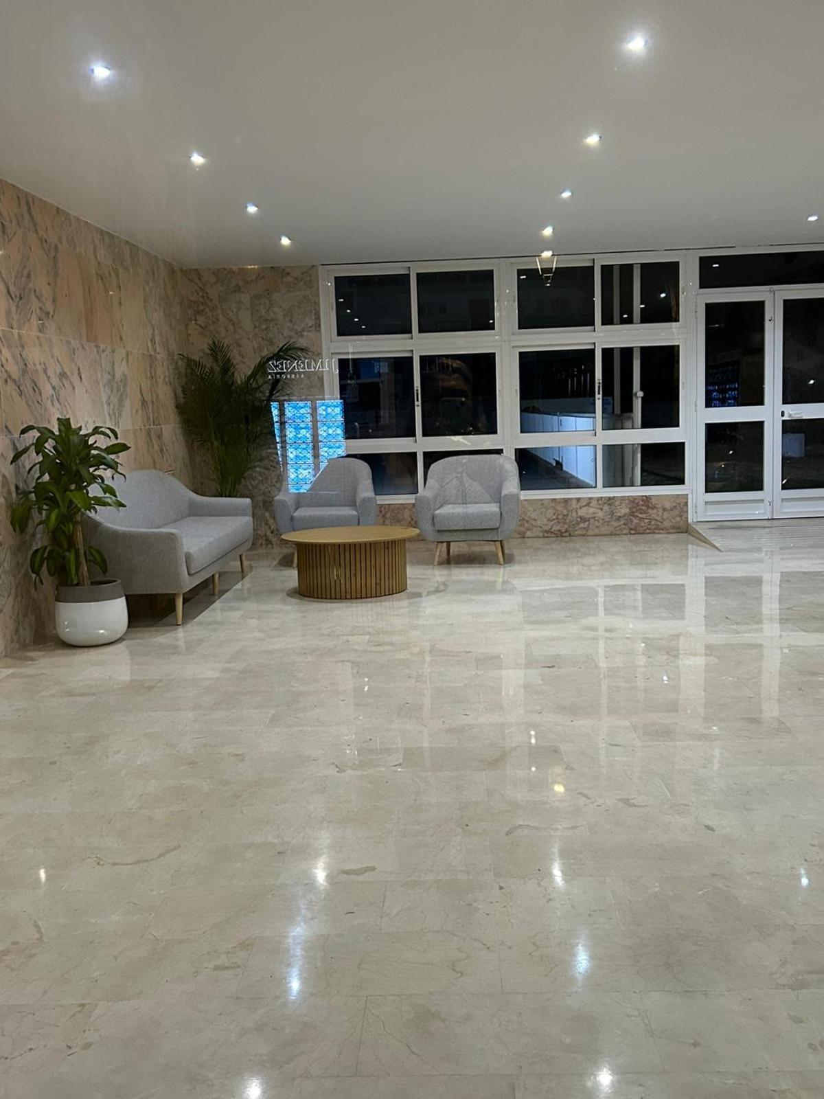 Apartamento Totalmente Reformado Con Piscina Y Jardines Al Lado De La Playa De La Carihuela Torremolinos Kültér fotó