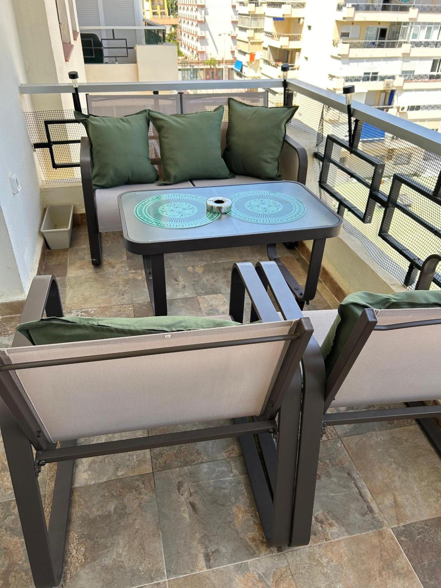 Apartamento Totalmente Reformado Con Piscina Y Jardines Al Lado De La Playa De La Carihuela Torremolinos Kültér fotó