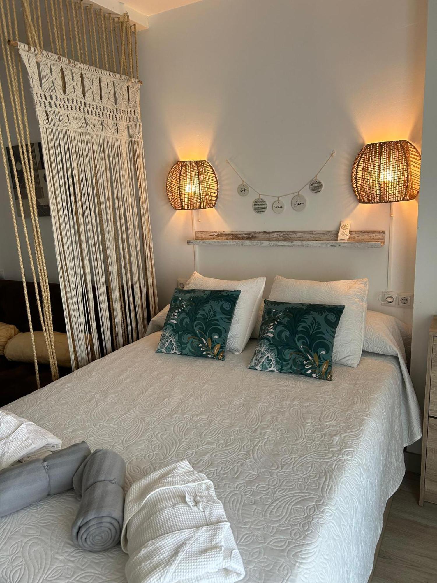 Apartamento Totalmente Reformado Con Piscina Y Jardines Al Lado De La Playa De La Carihuela Torremolinos Kültér fotó