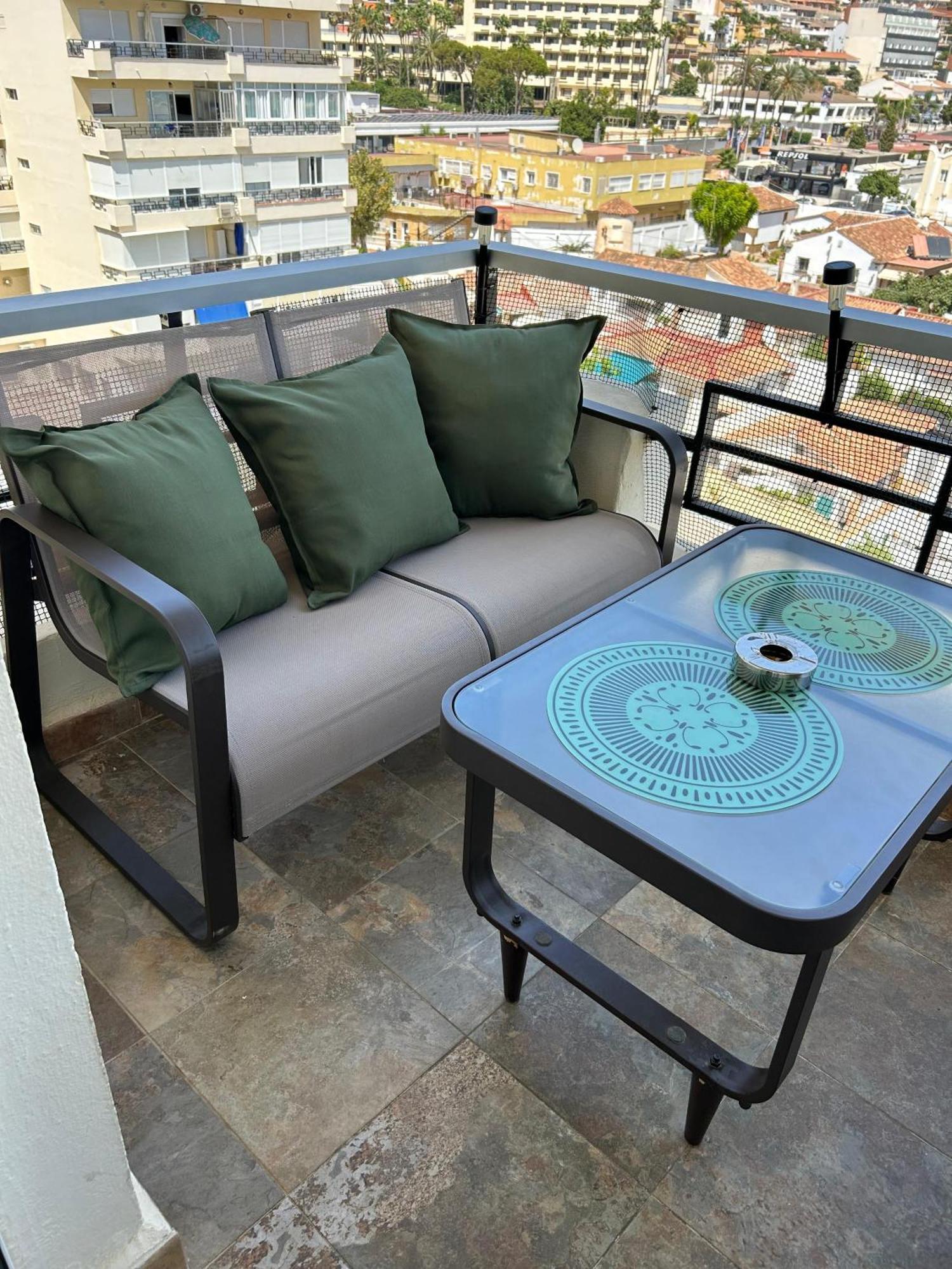 Apartamento Totalmente Reformado Con Piscina Y Jardines Al Lado De La Playa De La Carihuela Torremolinos Kültér fotó